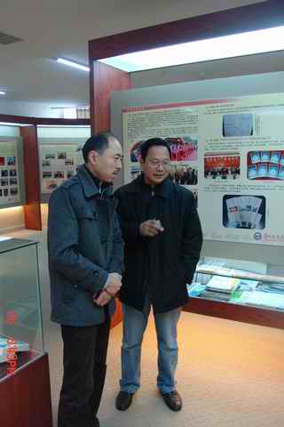 王纯副社长参观我校闽南文化办学特色展